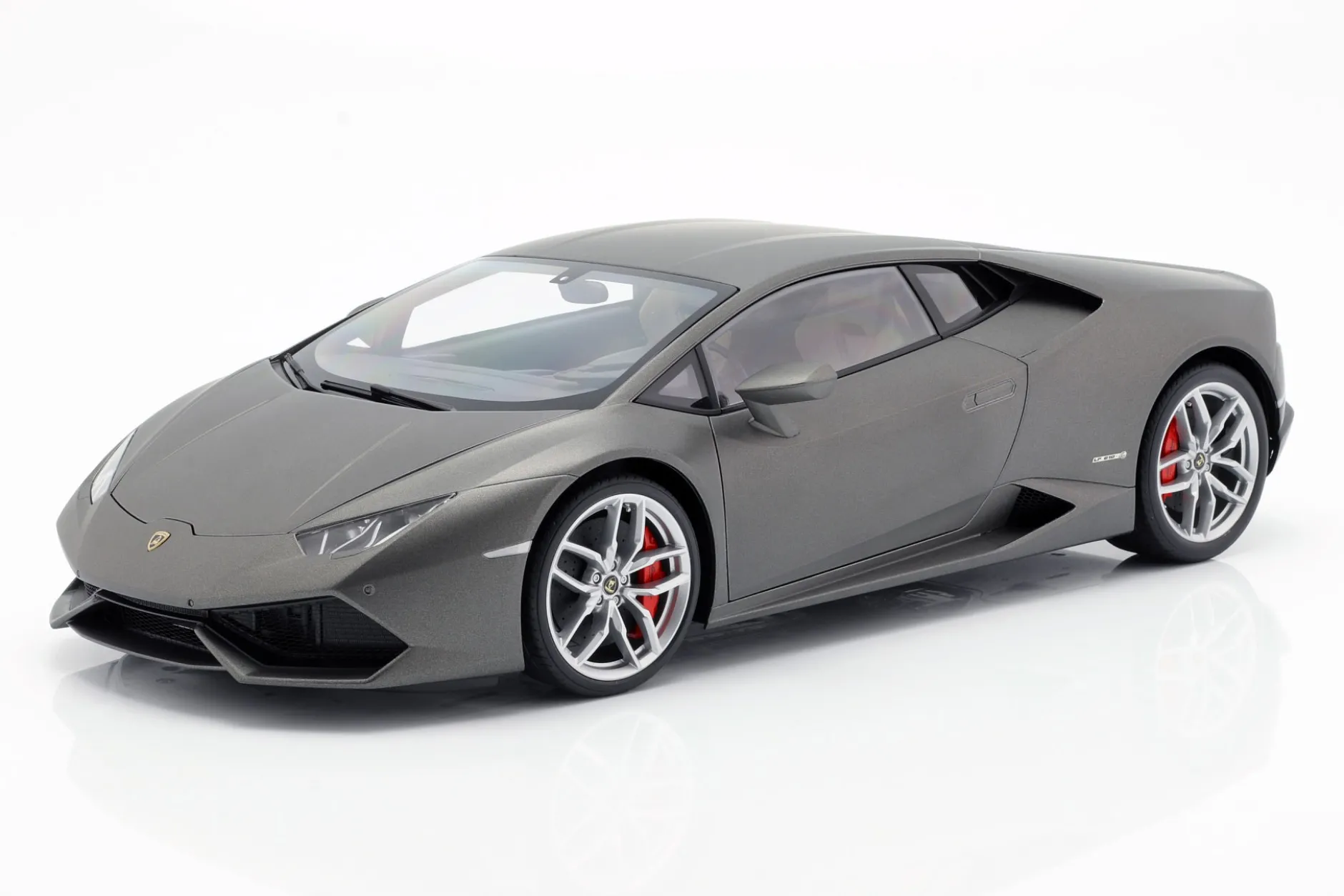 Lamborghini Huracan LP610-4 Baujahr 2014 mattgrau 1:12 AUTOart