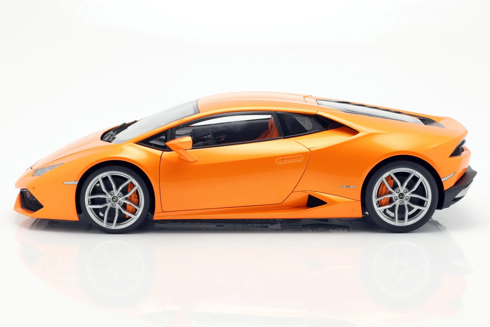 Lamborghini Huracan LP610-4 Baujahr 2014 borealis orange 1:12 AUTOart
