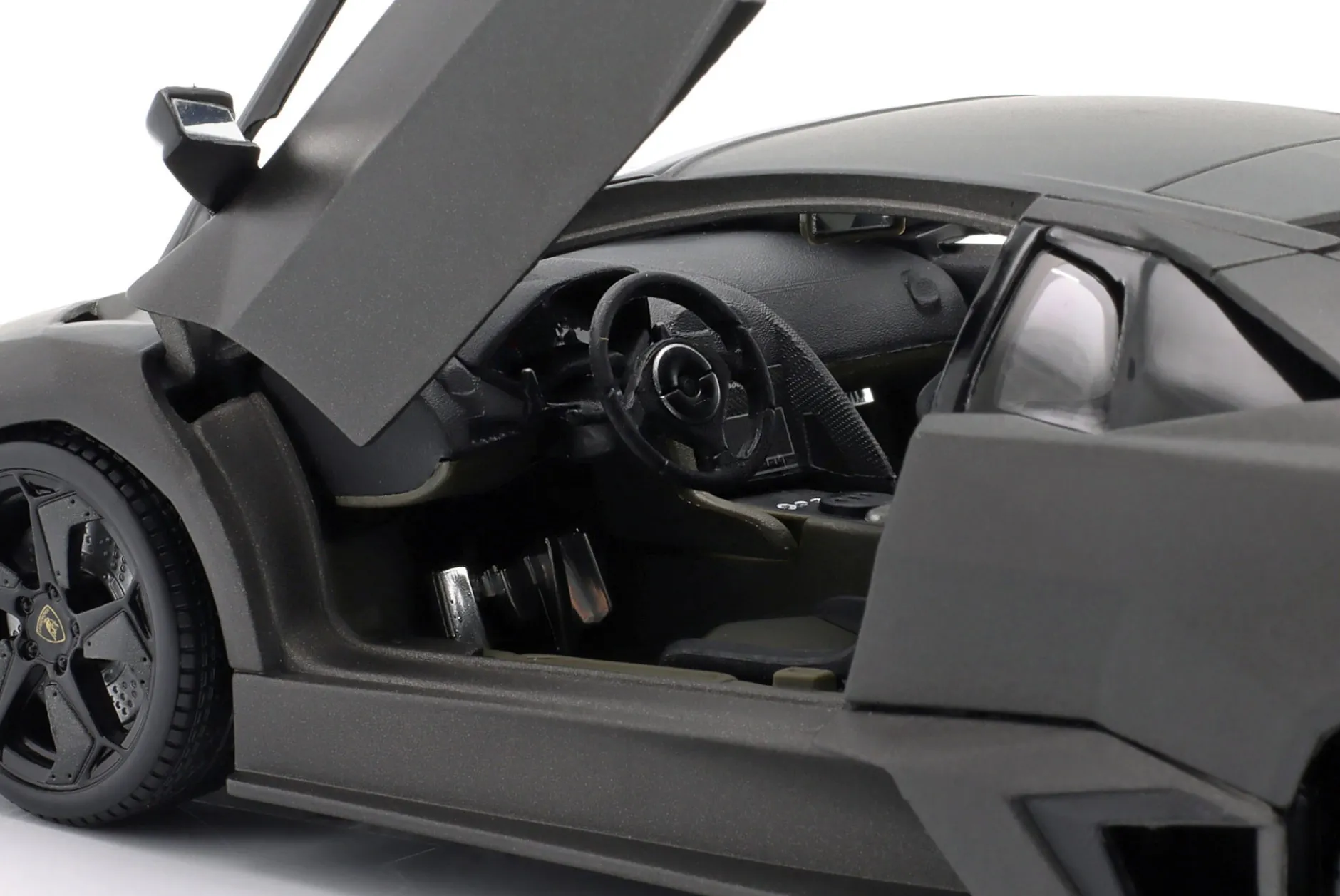 Lamborghini Reventon Baujahr 2008 grau 1:18 Bburago