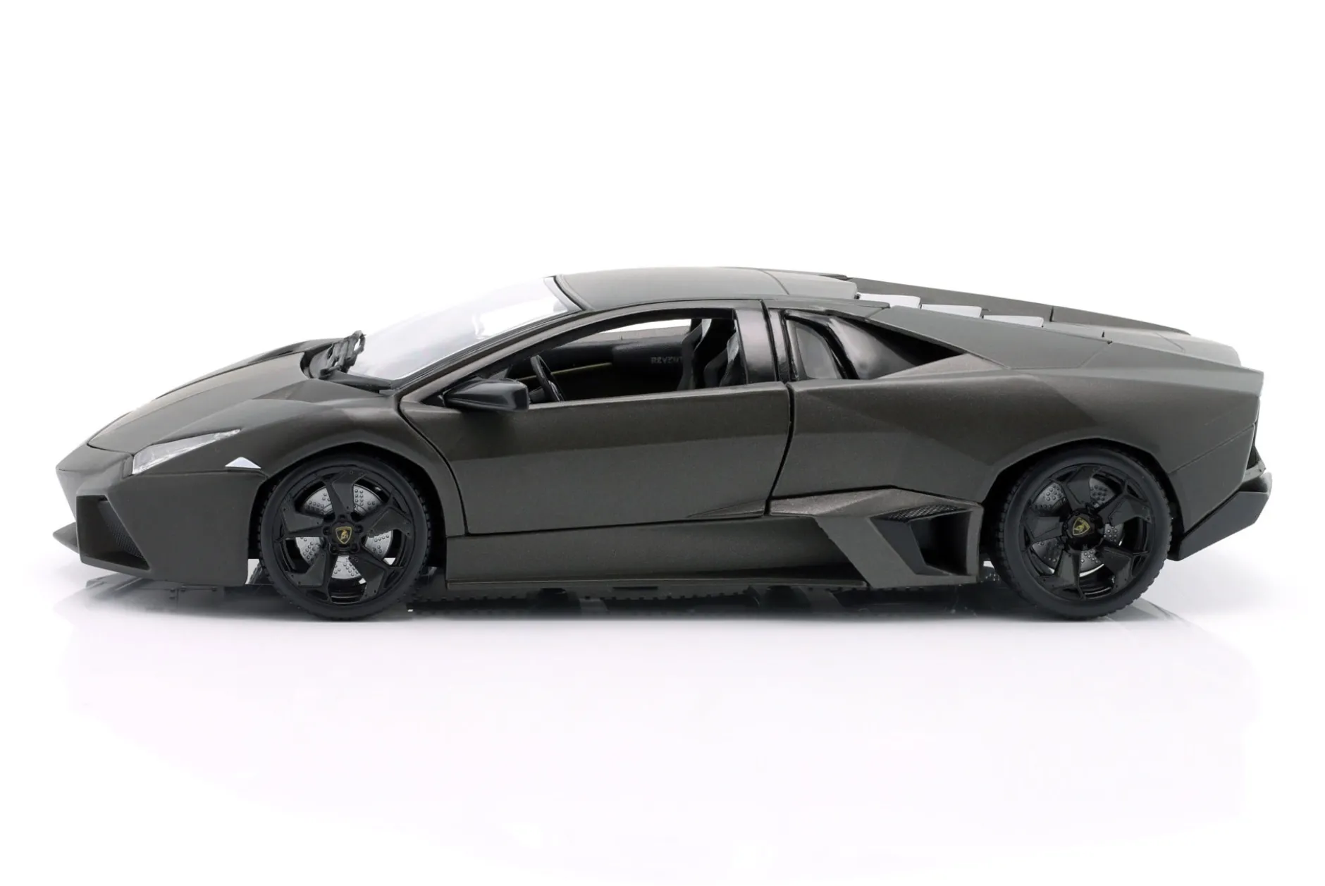 Lamborghini Reventon Baujahr 2008 grau 1:18 Bburago