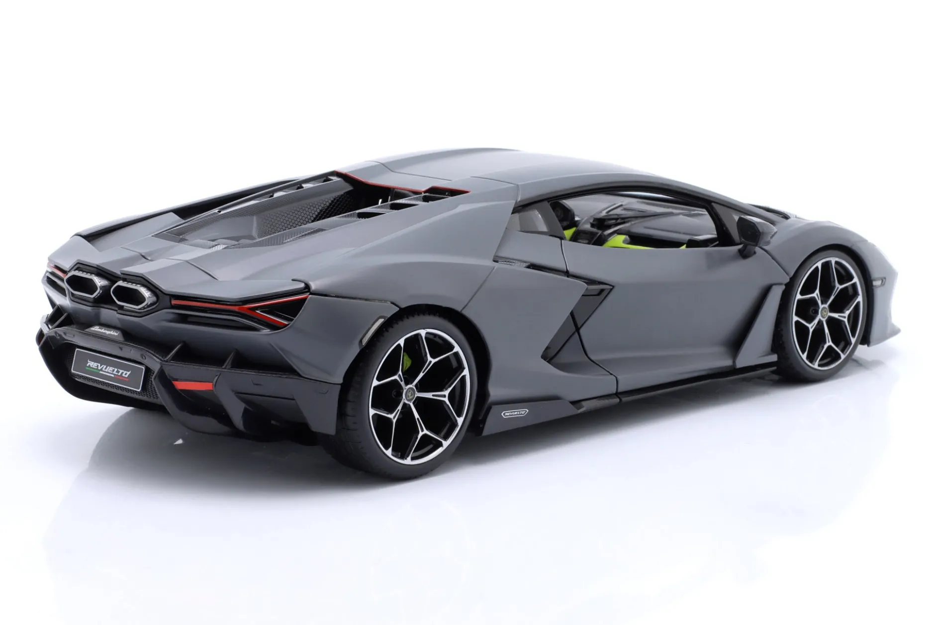 Lamborghini Revuelto Hybrid Baujahr 2023 grau 1:18 Maisto