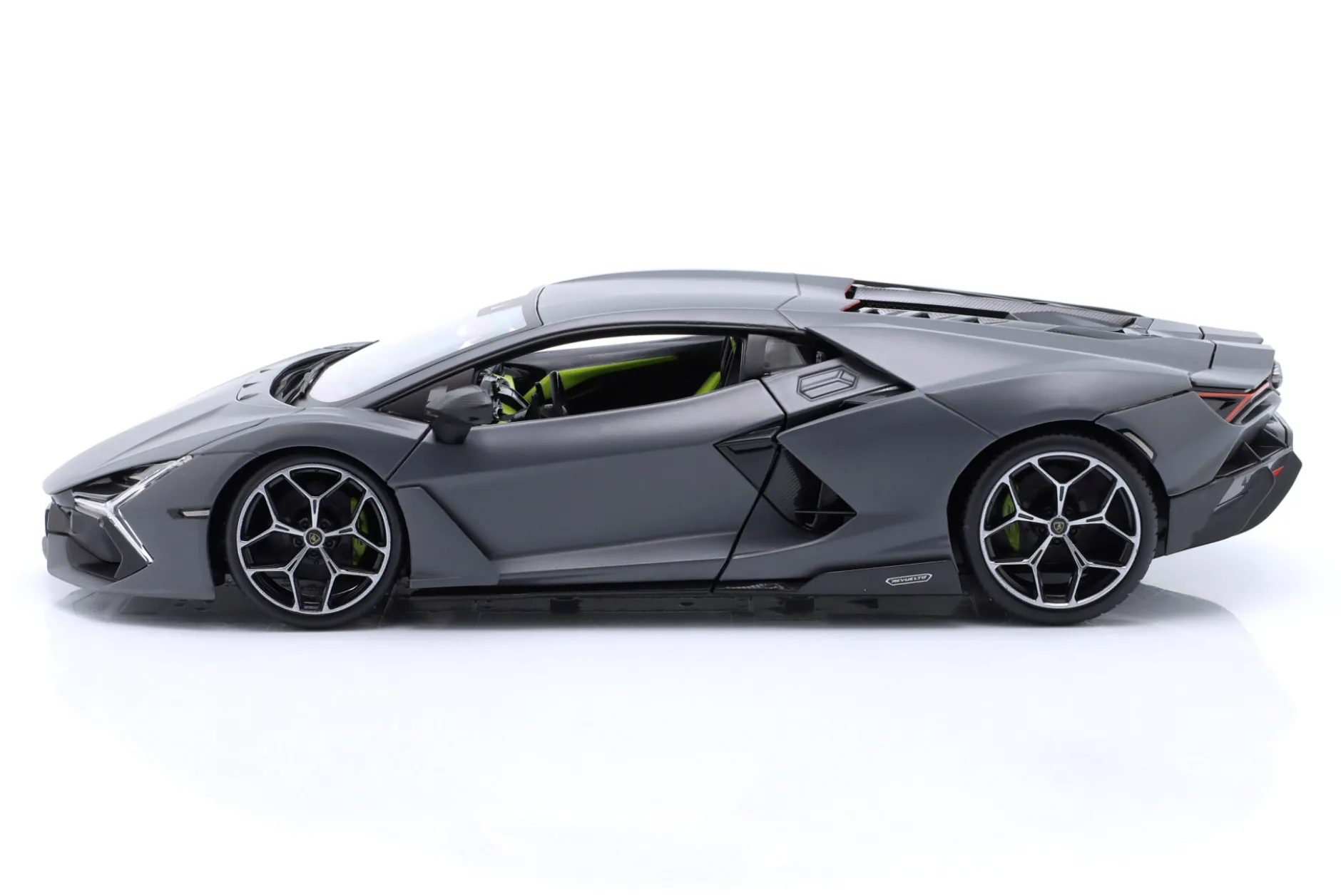 Lamborghini Revuelto Hybrid Baujahr 2023 grau 1:18 Maisto