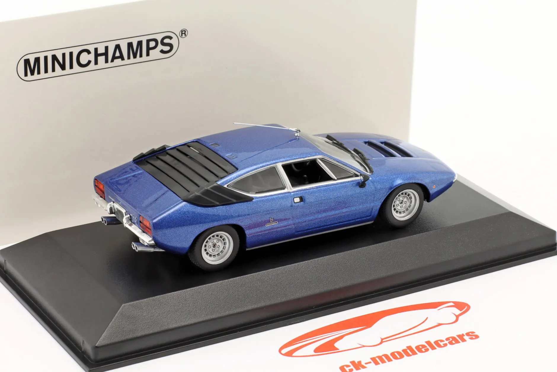 Lamborghini Urraco Baujahr 1974 blau metallic 1:43 Minichamps