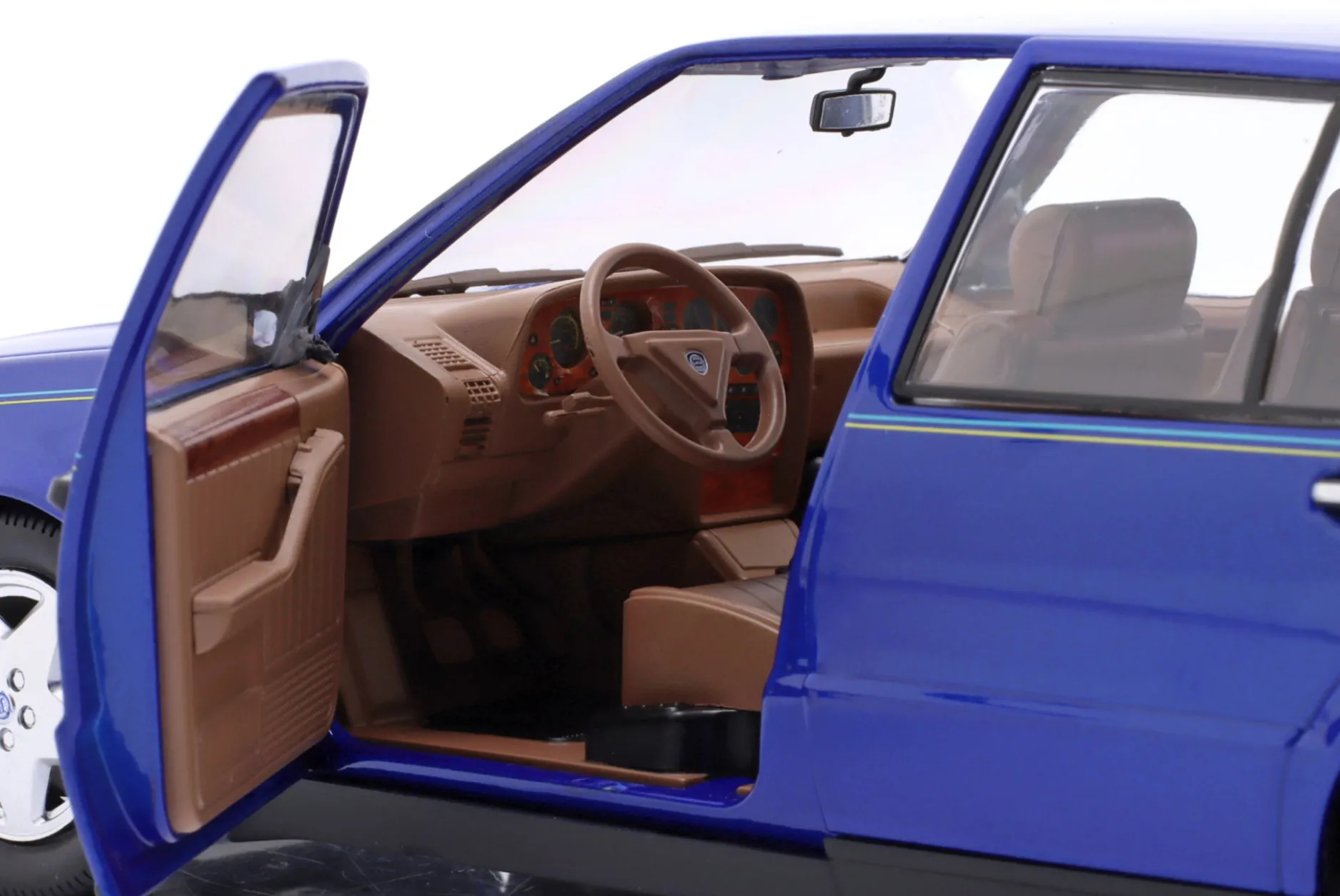 Lancia Thema 8.32 Ferrari 1S Baujahr 1986 blau metallic 1:18 MITICA