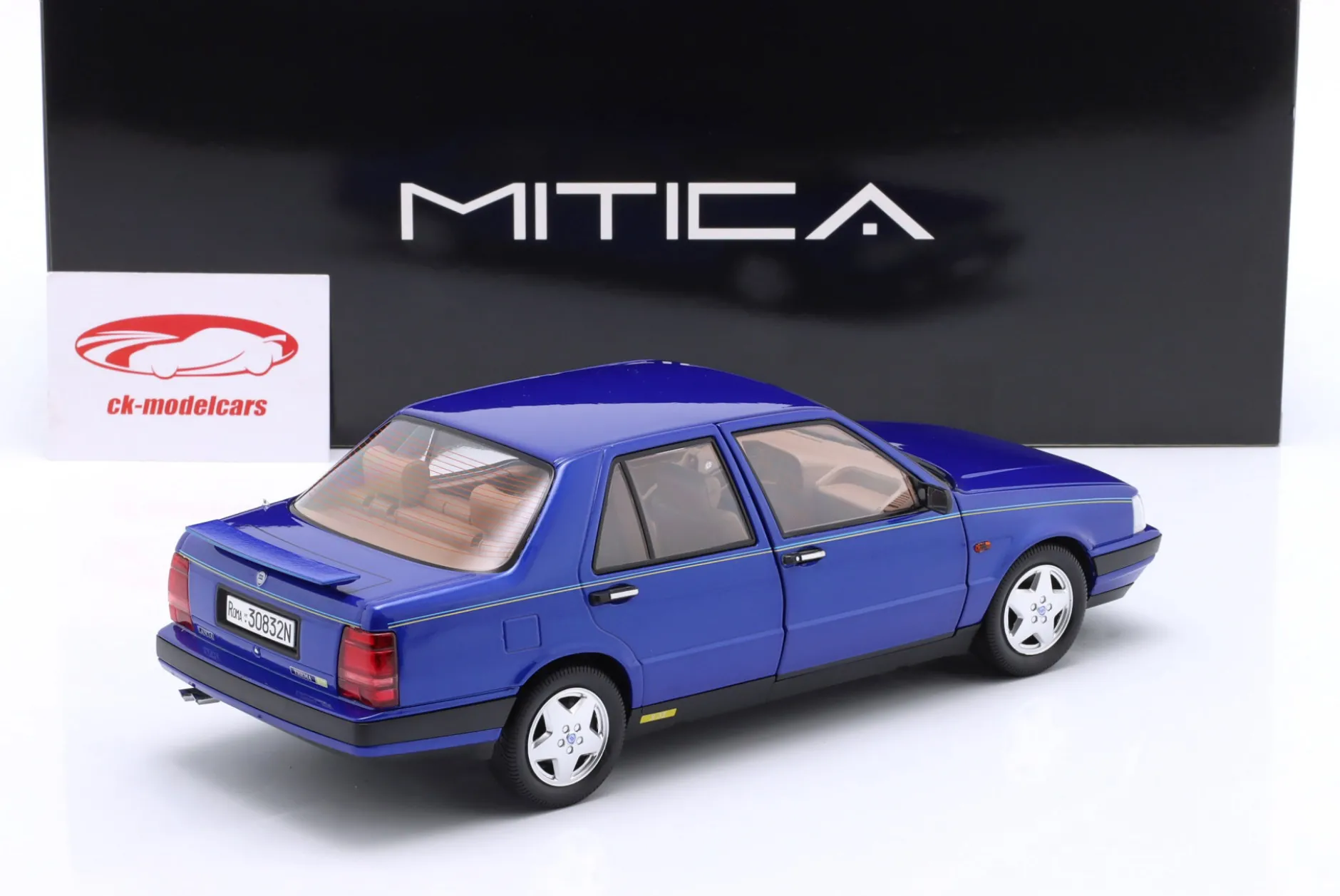 Lancia Thema 8.32 Ferrari 1S Baujahr 1986 blau metallic 1:18 MITICA