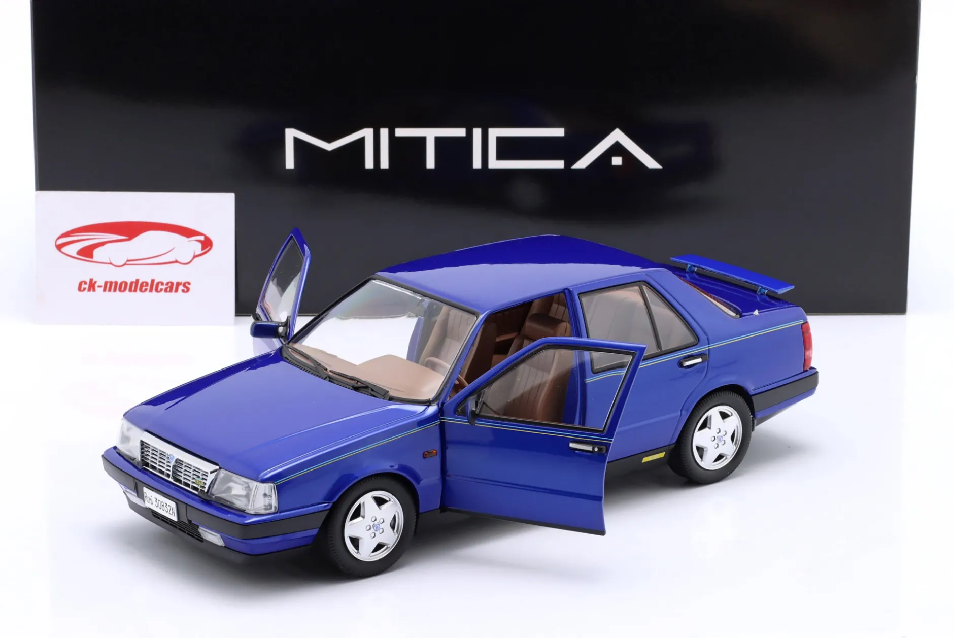 Lancia Thema 8.32 Ferrari 1S Baujahr 1986 blau metallic 1:18 MITICA
