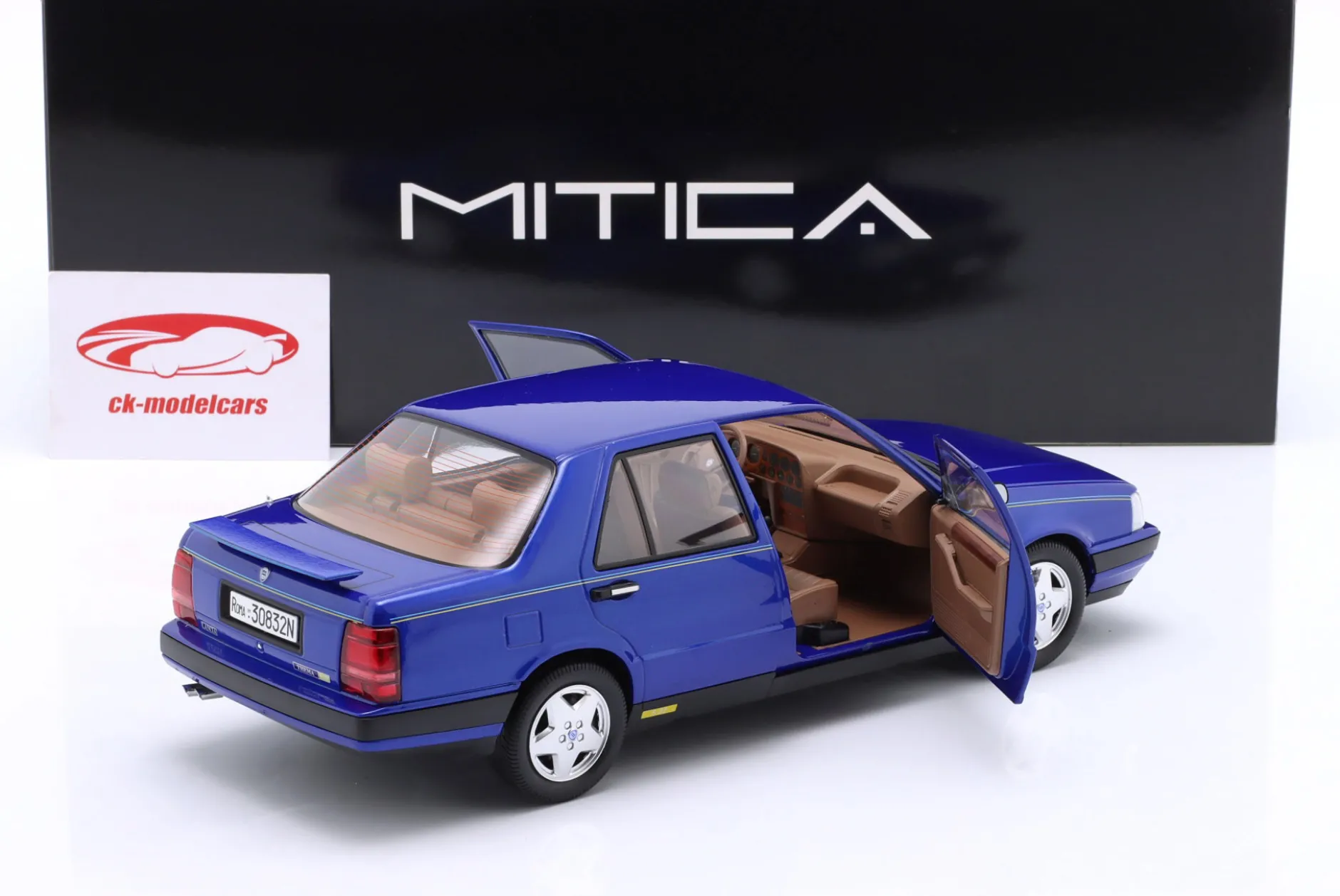 Lancia Thema 8.32 Ferrari 1S Baujahr 1986 blau metallic 1:18 MITICA