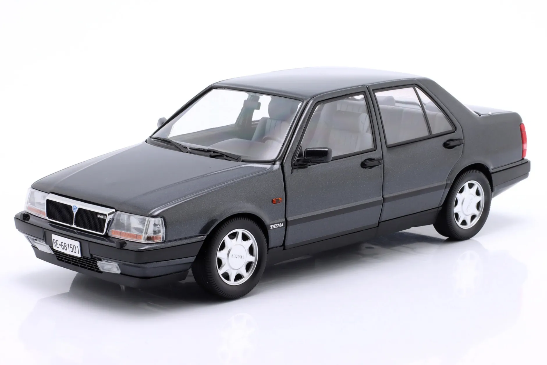 Lancia Thema Turbo 16V LX 2S Baujahr 1991 schwarz metallic 1:18 MITICA