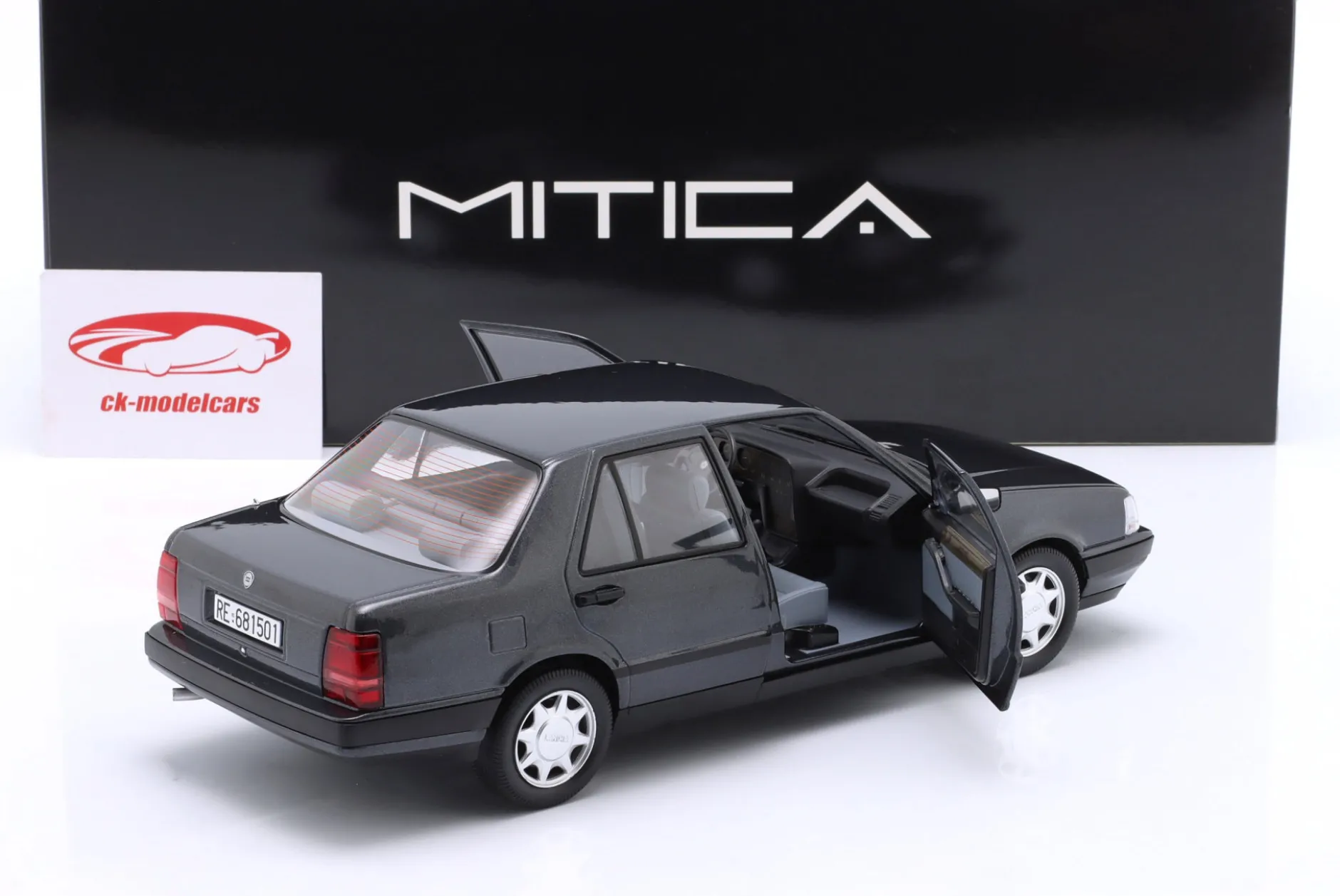 Lancia Thema Turbo 16V LX 2S Baujahr 1991 schwarz metallic 1:18 MITICA