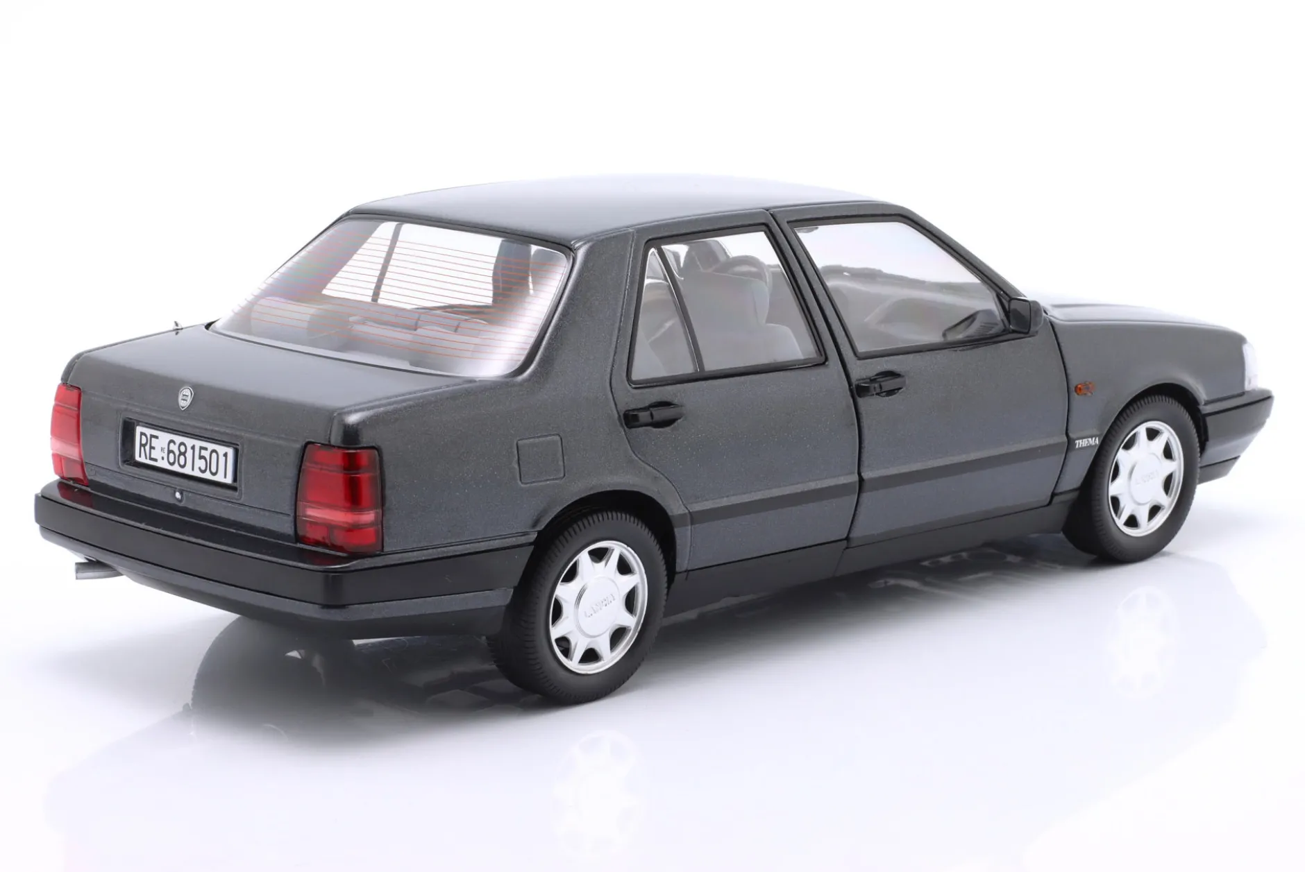 Lancia Thema Turbo 16V LX 2S Baujahr 1991 schwarz metallic 1:18 MITICA