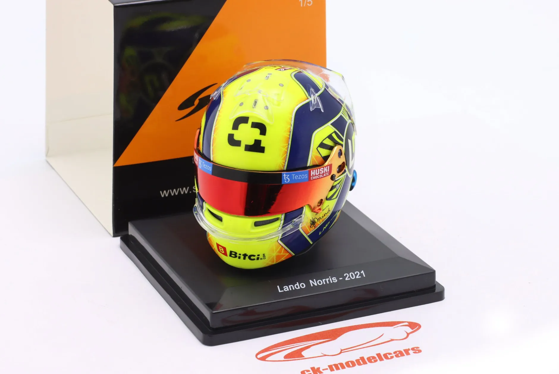 Lando Norris #4 McLaren F1 Team Formel 1 2021 Helm 1:5 Spark
