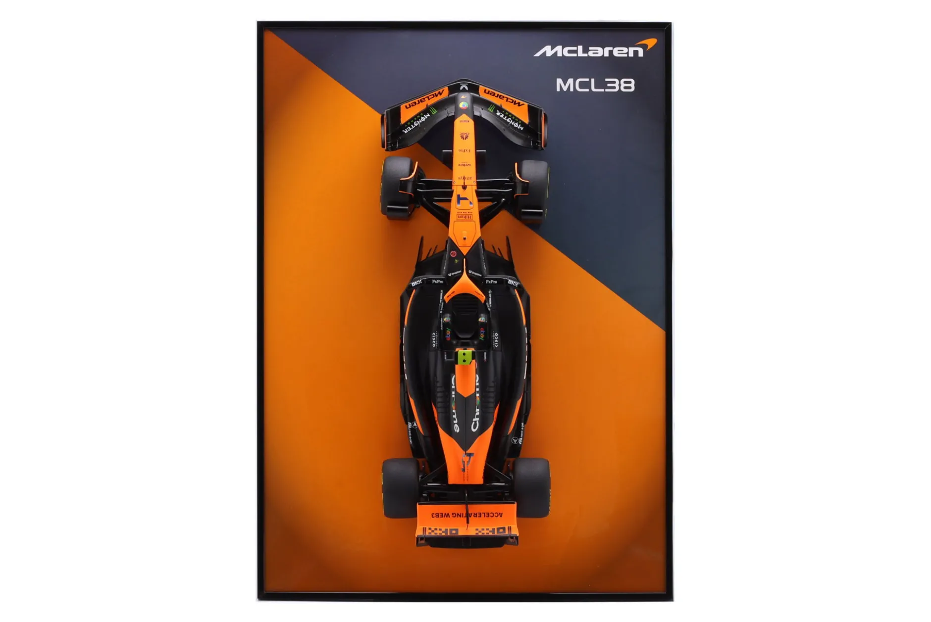 Lando Norris McLaren MCL38 #4 im Bilderrahmen Formel 1 2024 1:10 Bburago