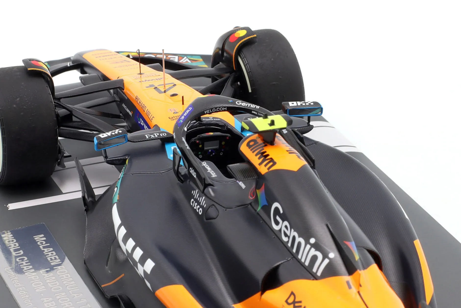 Lando Norris McLaren MCL39 #4 3rd Abu Dhabi GP Formel 1 Weltmeister 2025 1:18 Minichamps