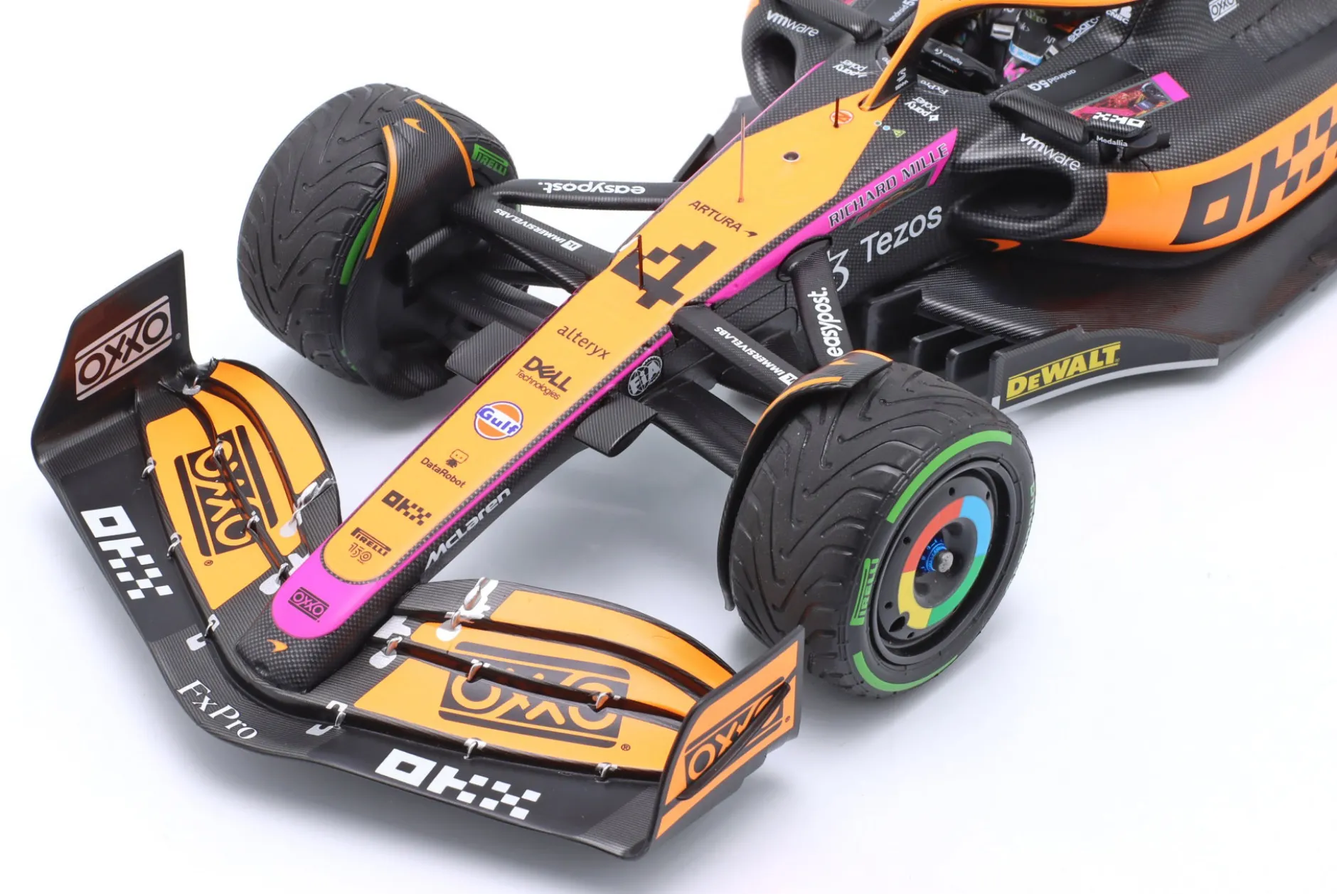 Lando Norris McLaren MCL36 #4 4th Singapur GP Formel 1 2022 1:18 Minichamps