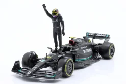 Lewis Hamilton Mercedes-AMG F1 W14 #44 Formel 1 2023 mit Figur 1:24 Bburago