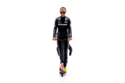 Lewis Hamilton Mercedes-AMG W12 Skate Scooter Figur 2021 Formel 1 1:18 Cartrix