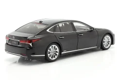 Lexus LS500h Baujahr 2018 schwarz 1:18 AUTOart