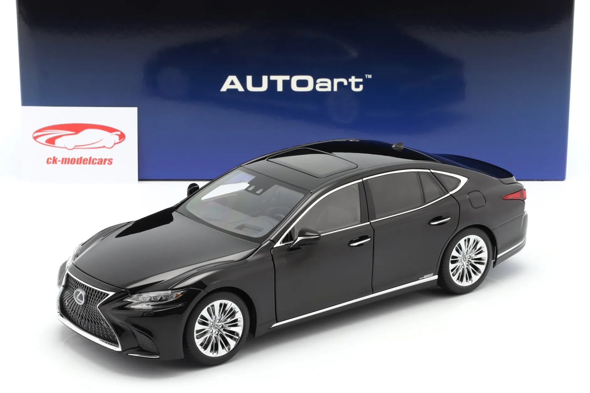 Lexus LS500h Baujahr 2018 schwarz 1:18 AUTOart