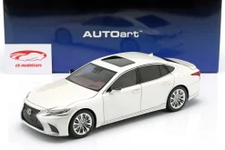 Lexus LS 500h Baujahr 2018 sonic weiß metallic 1:18 AUTOart