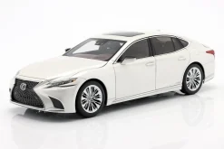Lexus LS 500h Baujahr 2018 sonic weiß metallic 1:18 AUTOart
