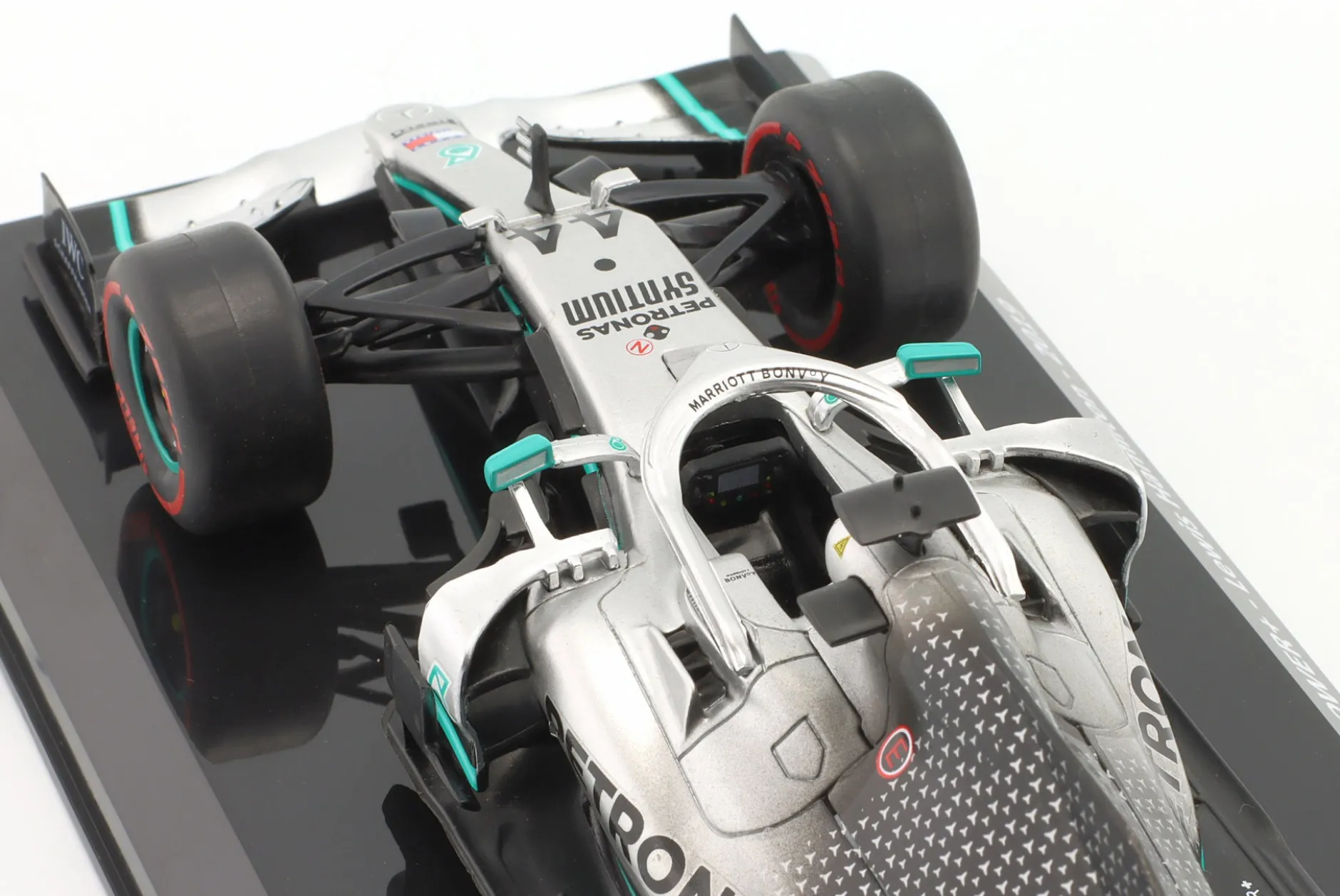 L. Hamilton Mercedes-AMG F1 W10 #44 F1 Weltmeister 2019 1:24 Premium Collectibles