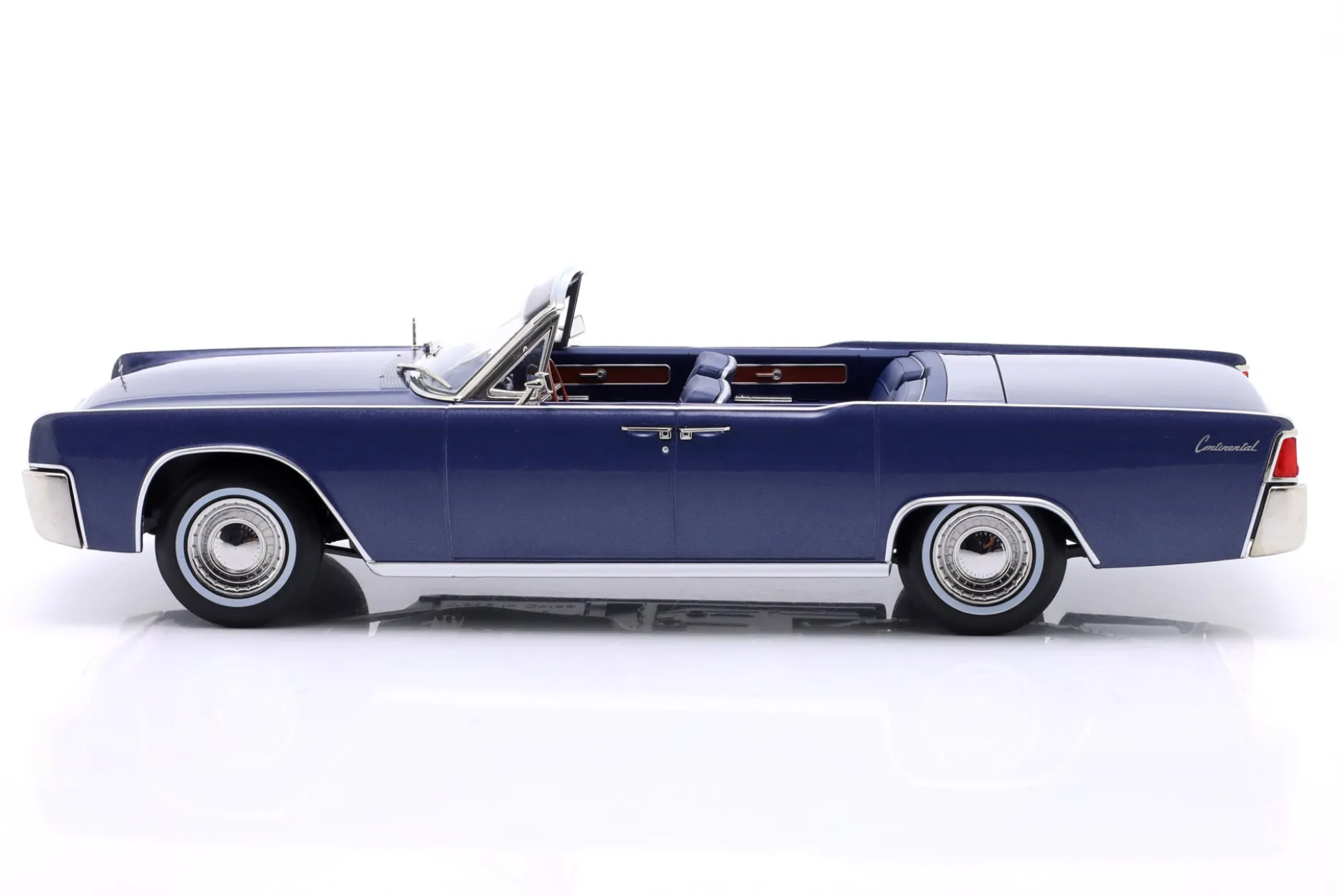 Lincoln Continental Convertible TV Serie Lincoln Lawyer 1963 blau metallic 1:18 KK-Scale