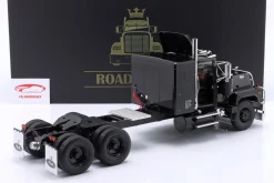 Mack RL 700L Sattelzugmaschine Baujahr 1974 schwarz 1:18 Road Kings