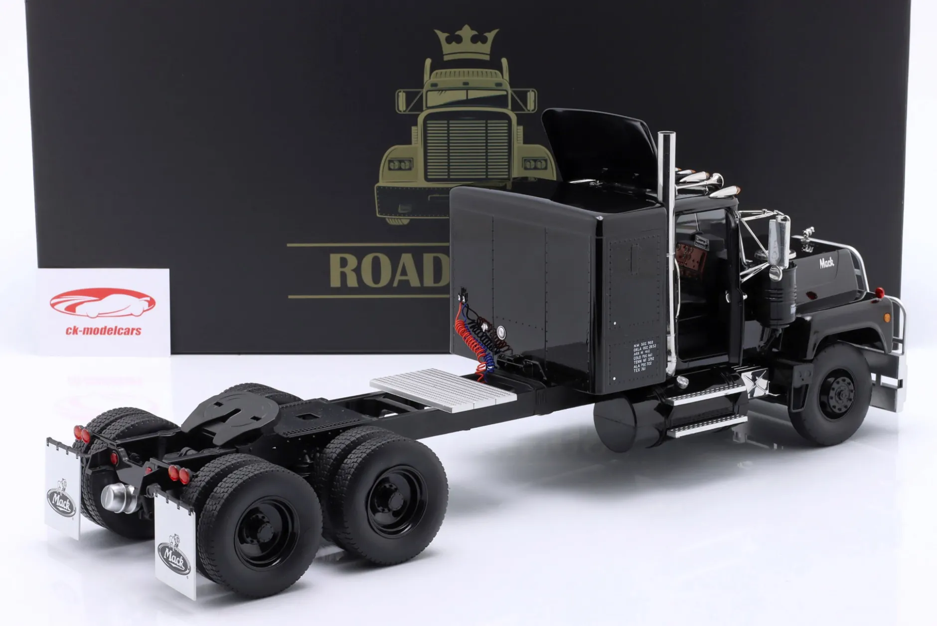 Mack RL 700L Sattelzugmaschine Baujahr 1974 schwarz 1:18 Road Kings