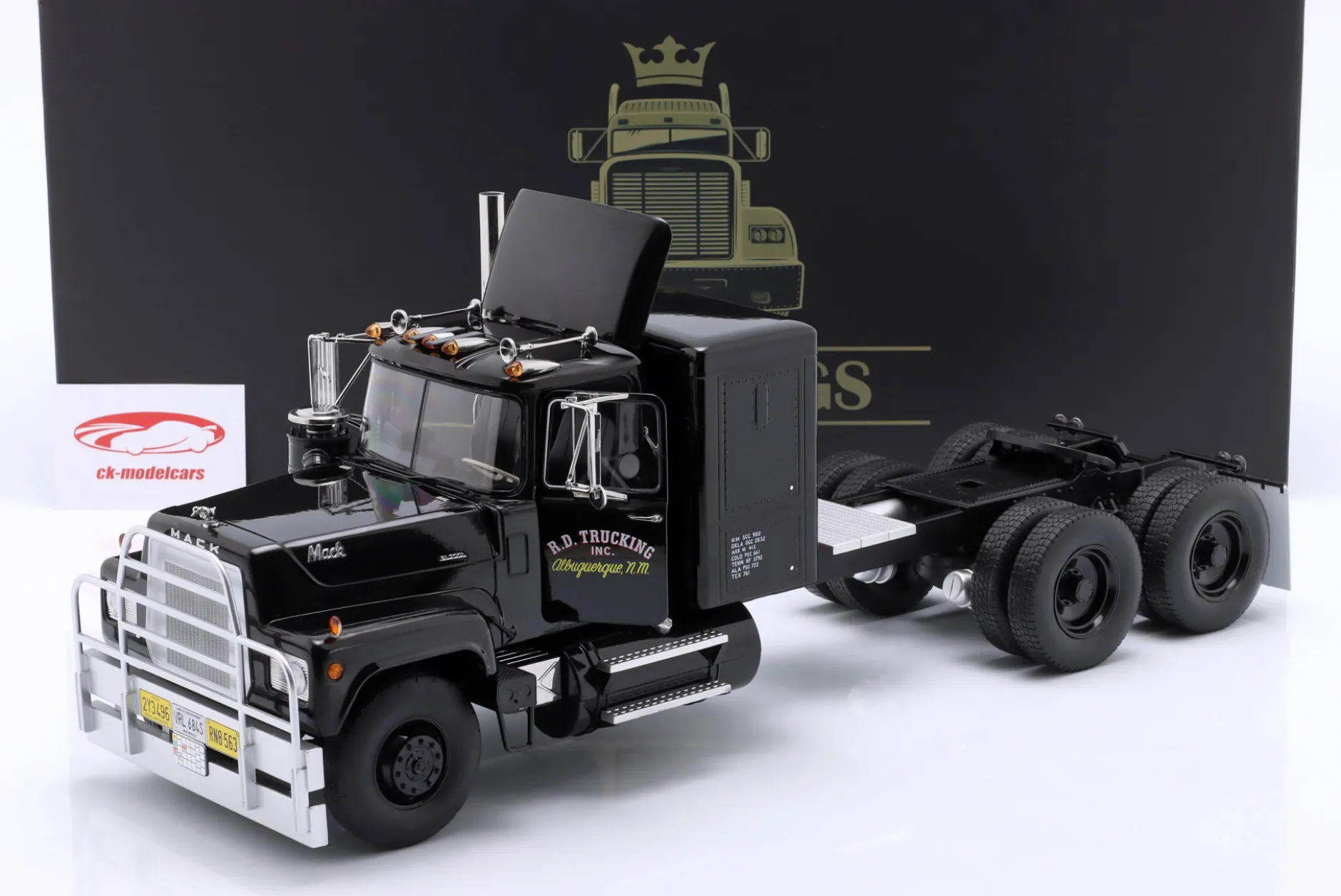 Mack RL 700L Sattelzugmaschine Baujahr 1974 schwarz 1:18 Road Kings