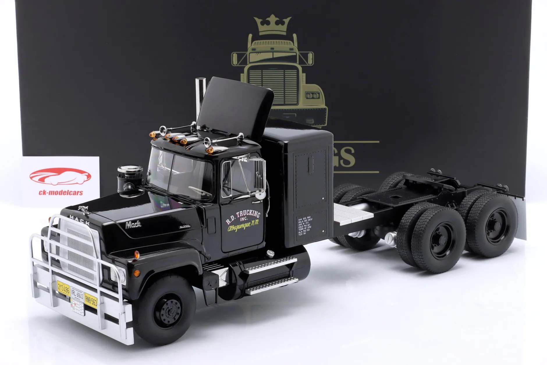 Mack RL 700L Sattelzugmaschine Baujahr 1974 schwarz 1:18 Road Kings