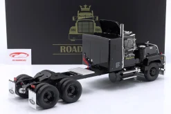 Mack RL 700L Sattelzugmaschine Baujahr 1974 schwarz 1:18 Road Kings