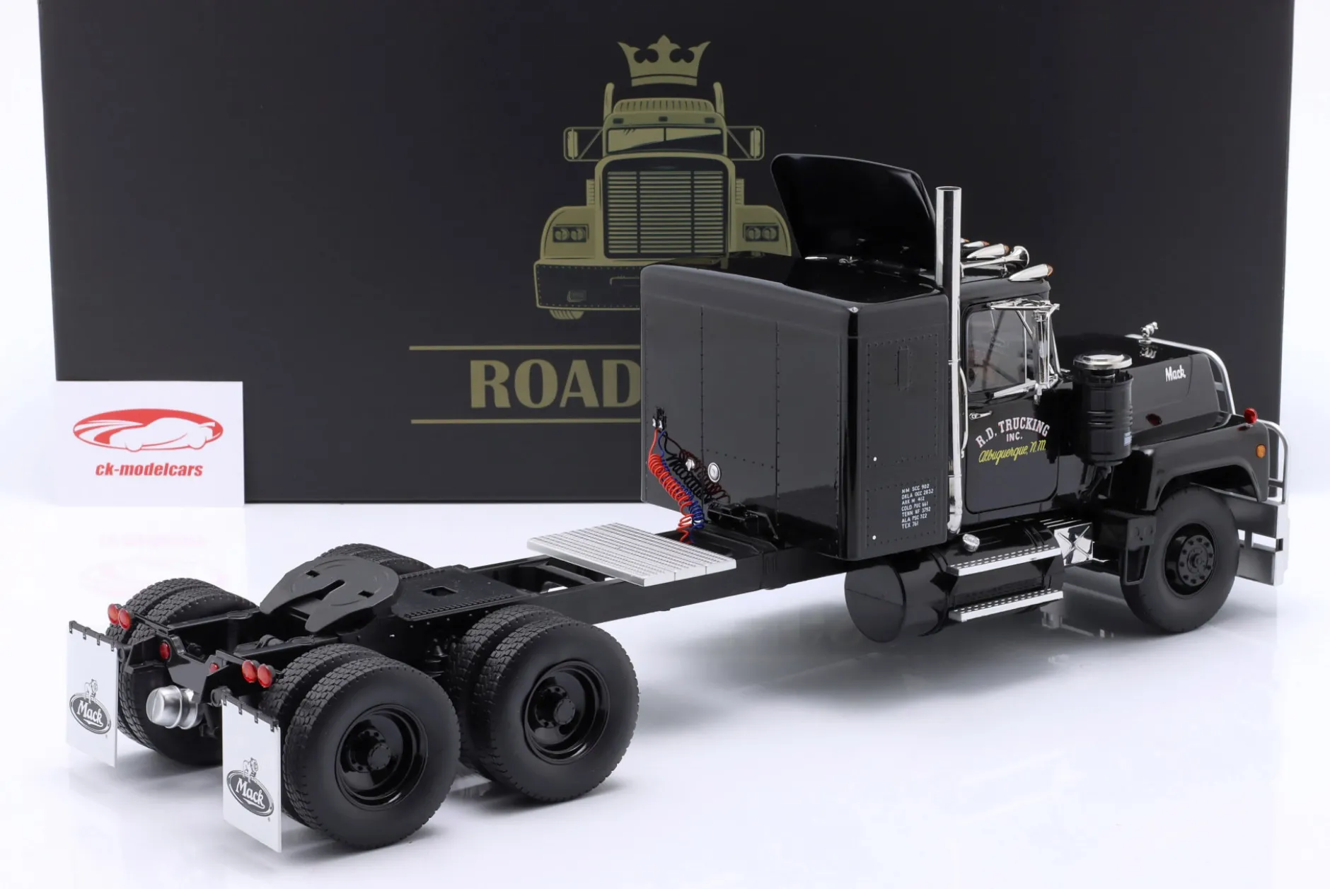 Mack RL 700L Sattelzugmaschine Baujahr 1974 schwarz 1:18 Road Kings