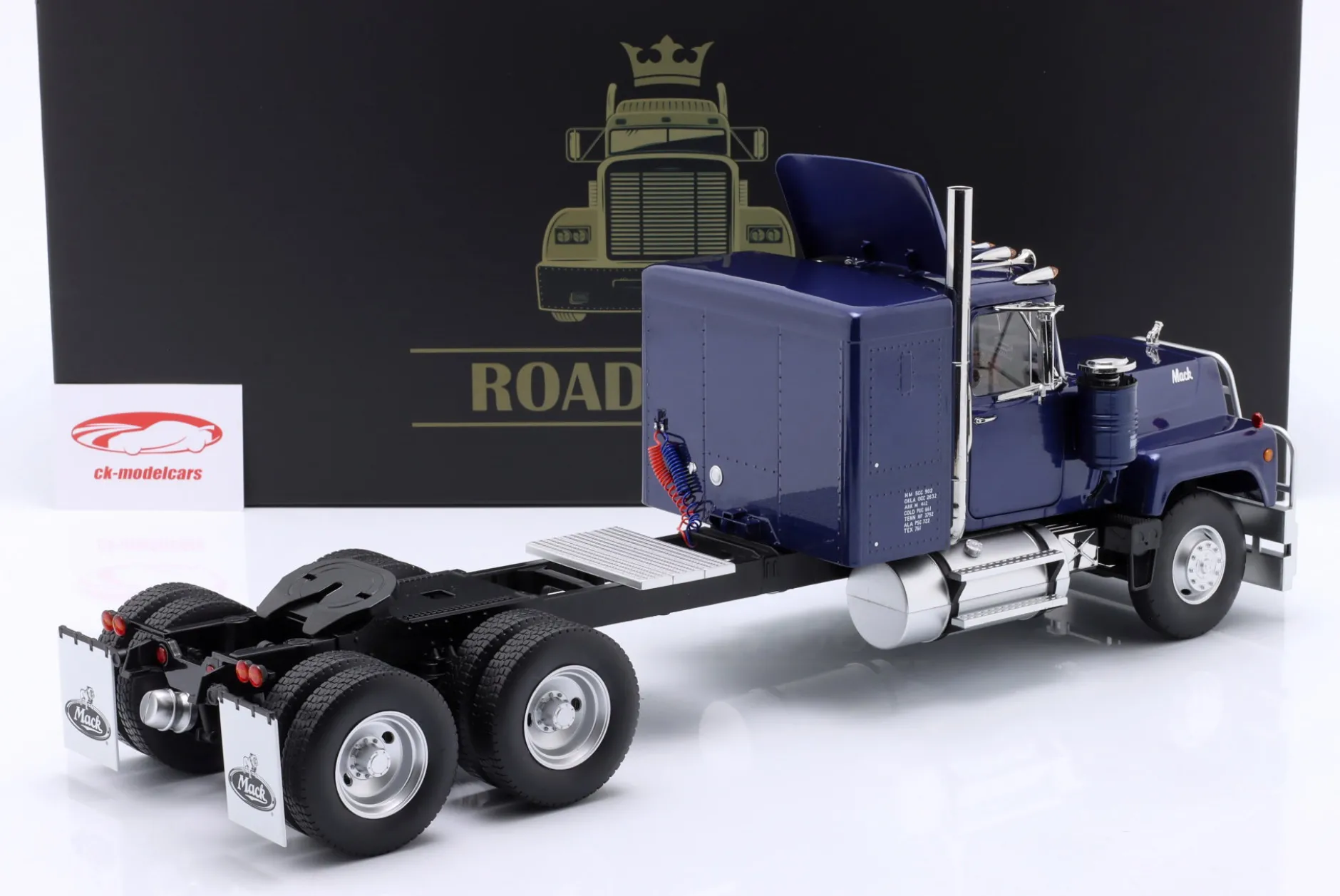 Mack RL 700L Sattelzugmaschine Baujahr 1974 blau metallic 1:18 Road Kings