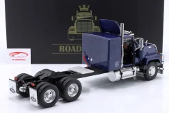 Mack RL 700L Sattelzugmaschine Baujahr 1974 blau metallic 1:18 Road Kings