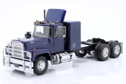 Mack RL 700L Sattelzugmaschine Baujahr 1974 blau metallic 1:18 Road Kings