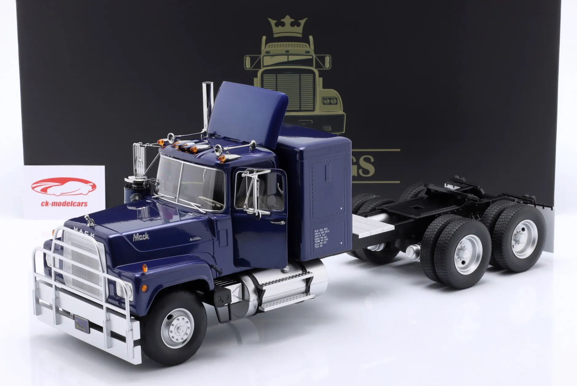 Mack RL 700L Sattelzugmaschine Baujahr 1974 blau metallic 1:18 Road Kings