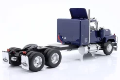 Mack RL 700L Sattelzugmaschine Baujahr 1974 blau metallic 1:18 Road Kings