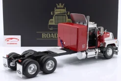 Mack RL 700L Sattelzugmaschine 1974 rot metallic / silber 1:18 Road Kings