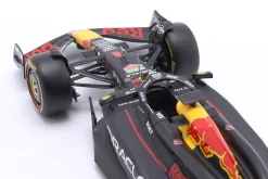 Max Verstappen Red Bull RB20 #1 Formel 1 Weltmeister 2024 m. Figur 1:24 Bburago
