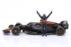 Max Verstappen Red Bull RB20 #1 Formel 1 Weltmeister 2024 m. Figur 1:24 Bburago