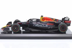 Max Verstappen Red Bull RB18 #1 Formel 1 Weltmeister 2022 1:24 Premium Collectibles