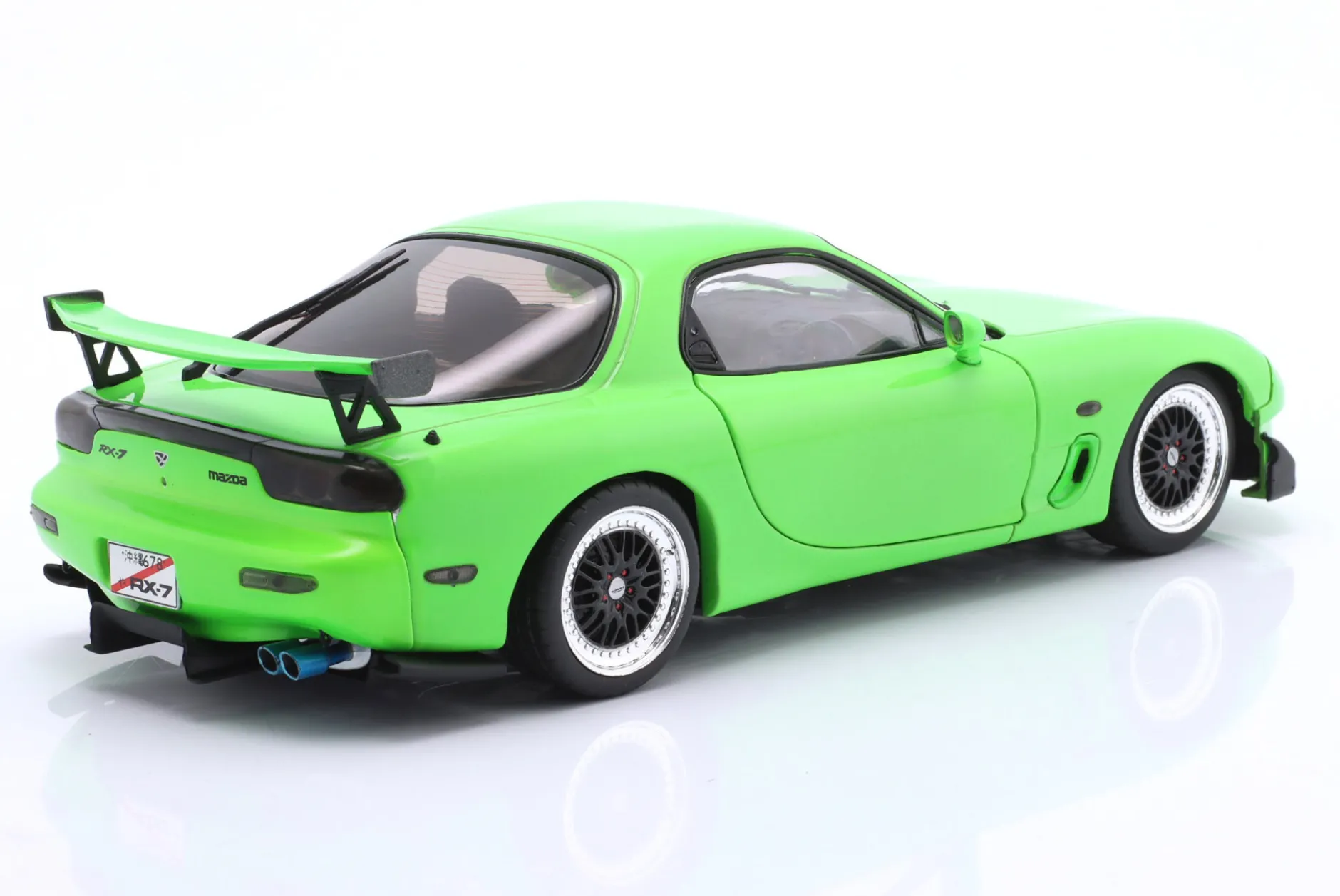 Mazda RX-7 Type RS (FD35) Baujahr 1999 neongrün 1:18 Solido