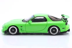 Mazda RX-7 Type RS (FD35) Baujahr 1999 neongrün 1:18 Solido