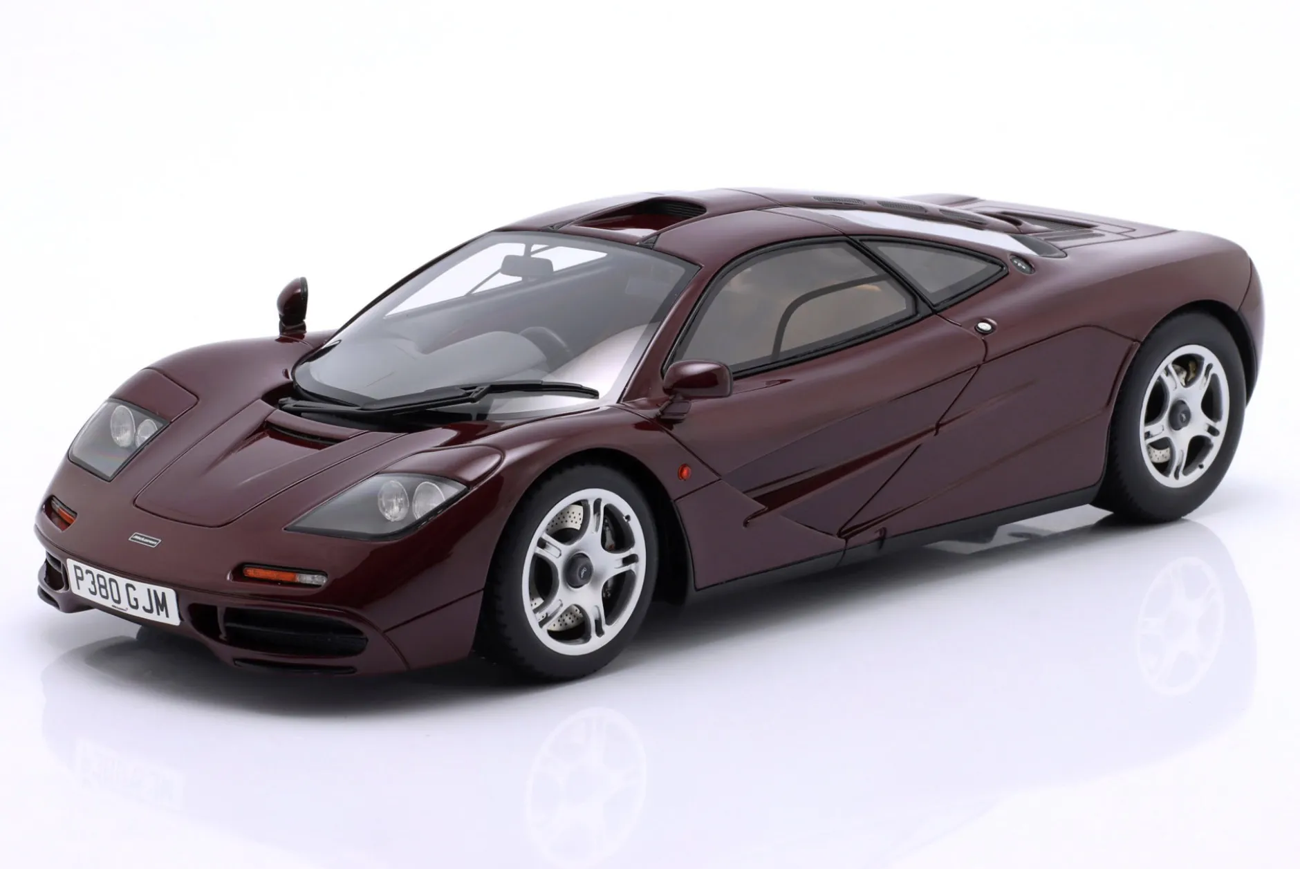 McLaren F1 Baujahr 1992 burgundrot 1:18 GT-Spirit
