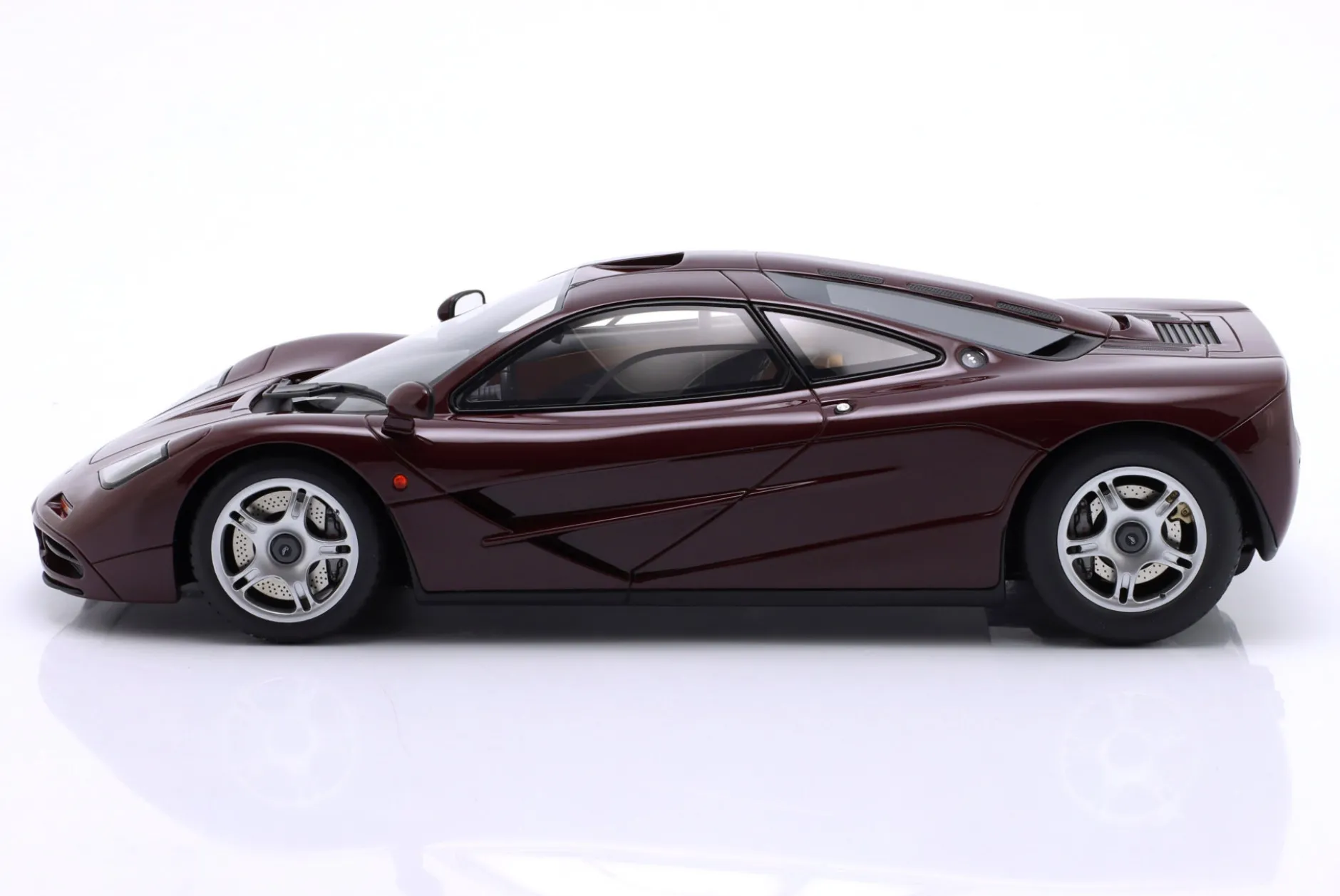 McLaren F1 Baujahr 1992 burgundrot 1:18 GT-Spirit