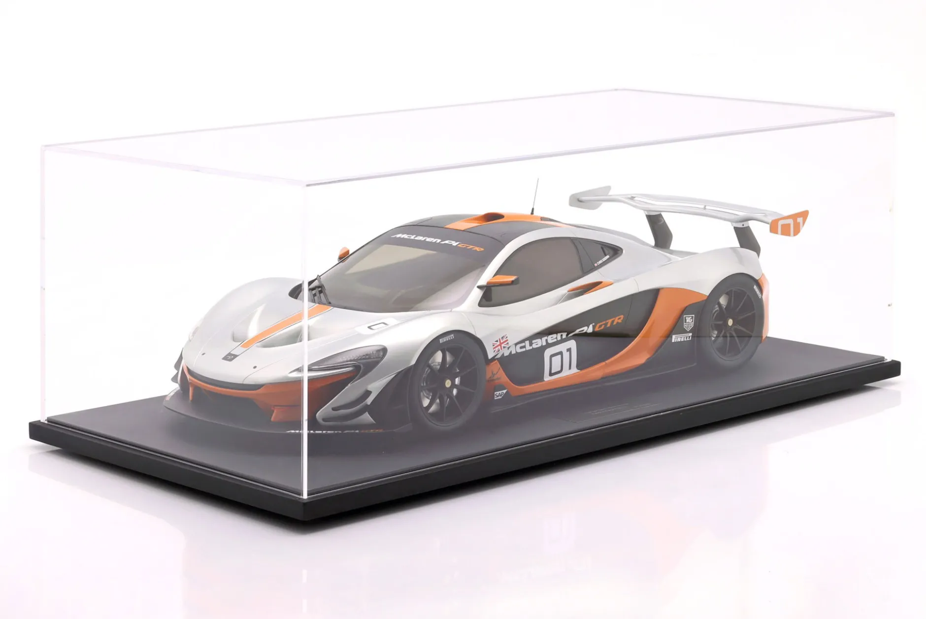 McLaren P1 GTR Pebble Beach 2014 grau / orange / schwarz 1:8 GT-Spirit