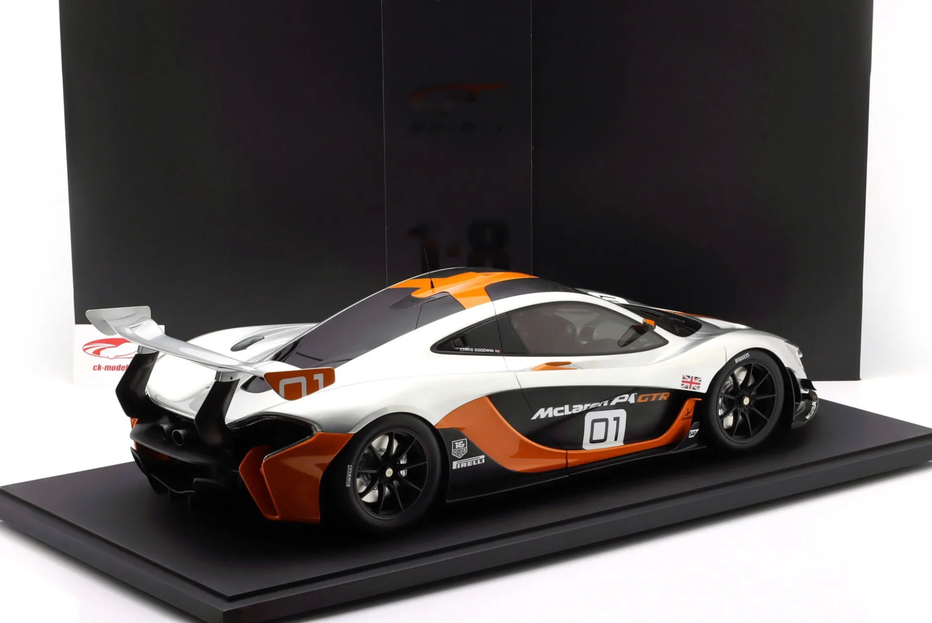 McLaren P1 GTR Pebble Beach 2014 grau / orange / schwarz 1:8 GT-Spirit