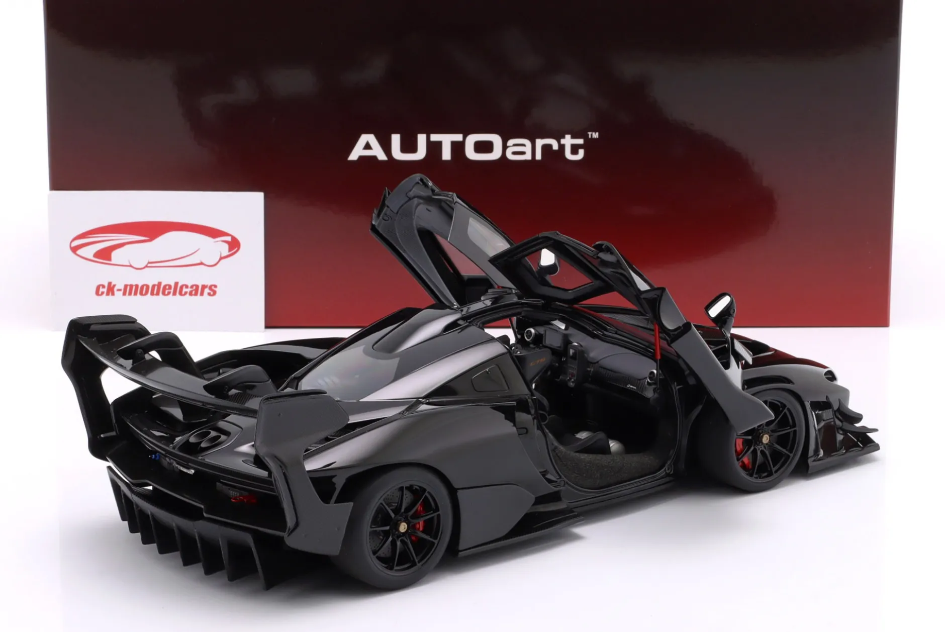 McLaren Senna GTR Baujahr 2019 onyxschwarz 1:18 AUTOart