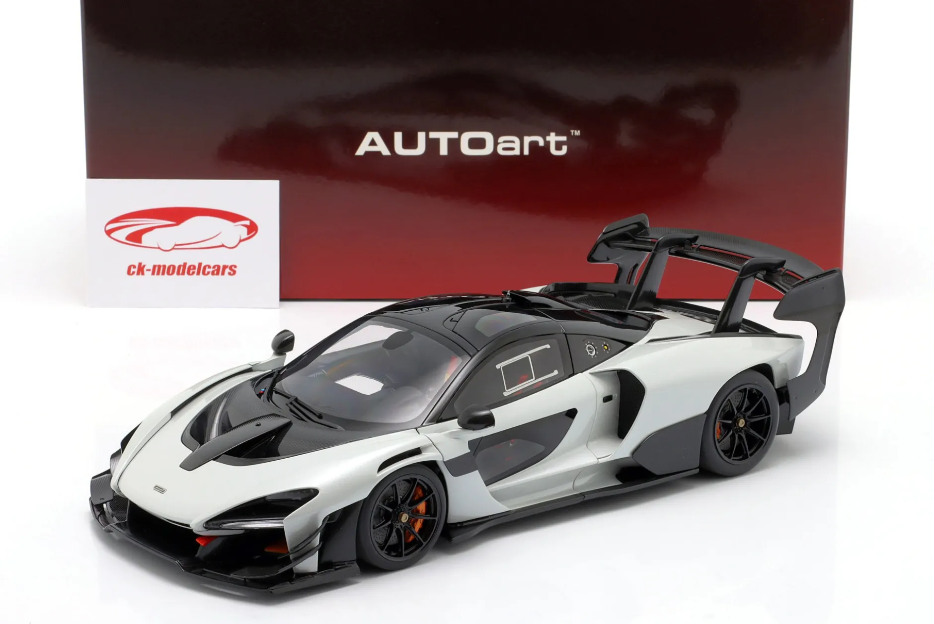 McLaren Senna GTR Baujahr 2019 silica weiß 1:18 AUTOart