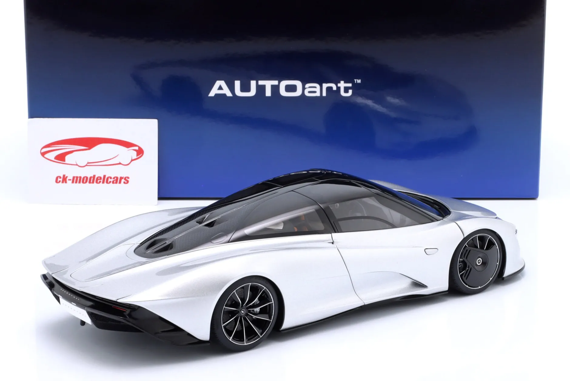 McLaren Speedtail Baujahr 2020 supernova silber 1:18 AUTOart